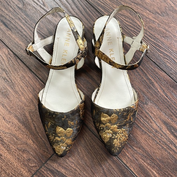 Anne Klein flats - Picture 2 of 5